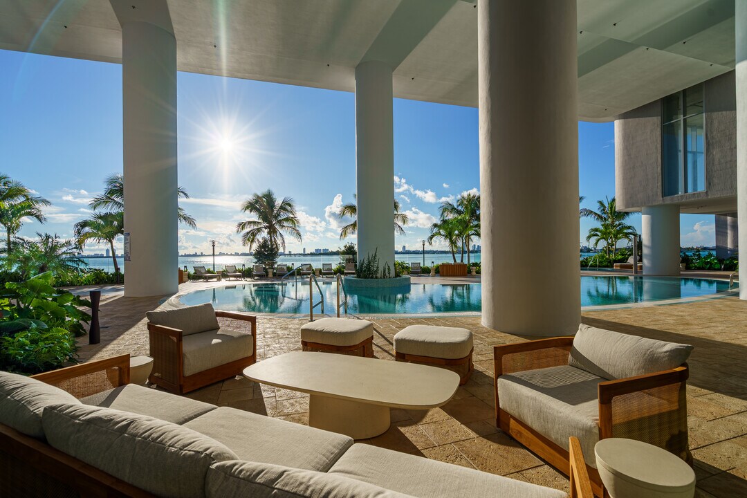 700 NE 24th St, Unit 3603 in Miami, FL - Foto de edificio