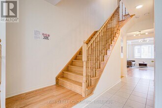 24 Ness Dr in Richmond Hill, ON - Building Photo - Building Photo