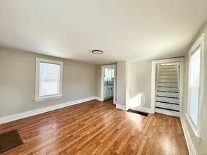 13 Wallace St in Enfield, CT - Building Photo - Building Photo