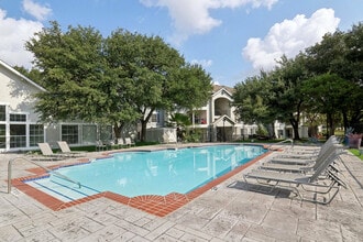 Avonmora Apartments in Austin, TX - Foto de edificio - Building Photo