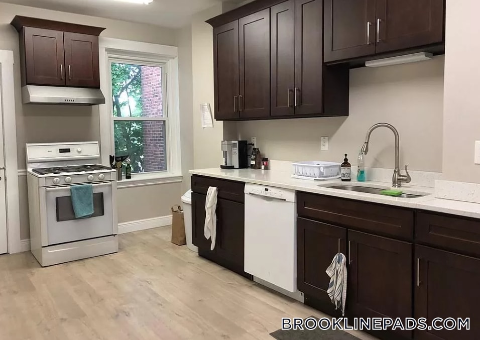 187 Winthrop Rd in Brookline, MA - Building Photo
