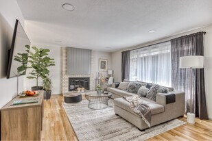 9035 SW Monterey Pl in Portland, OR - Building Photo