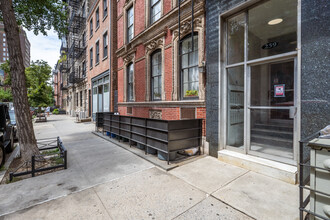 259-261 W 12th St in New York, NY - Building Photo - Building Photo