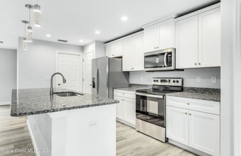 706 Hartsdale Ave SW in Palm Bay, FL - Building Photo - Building Photo