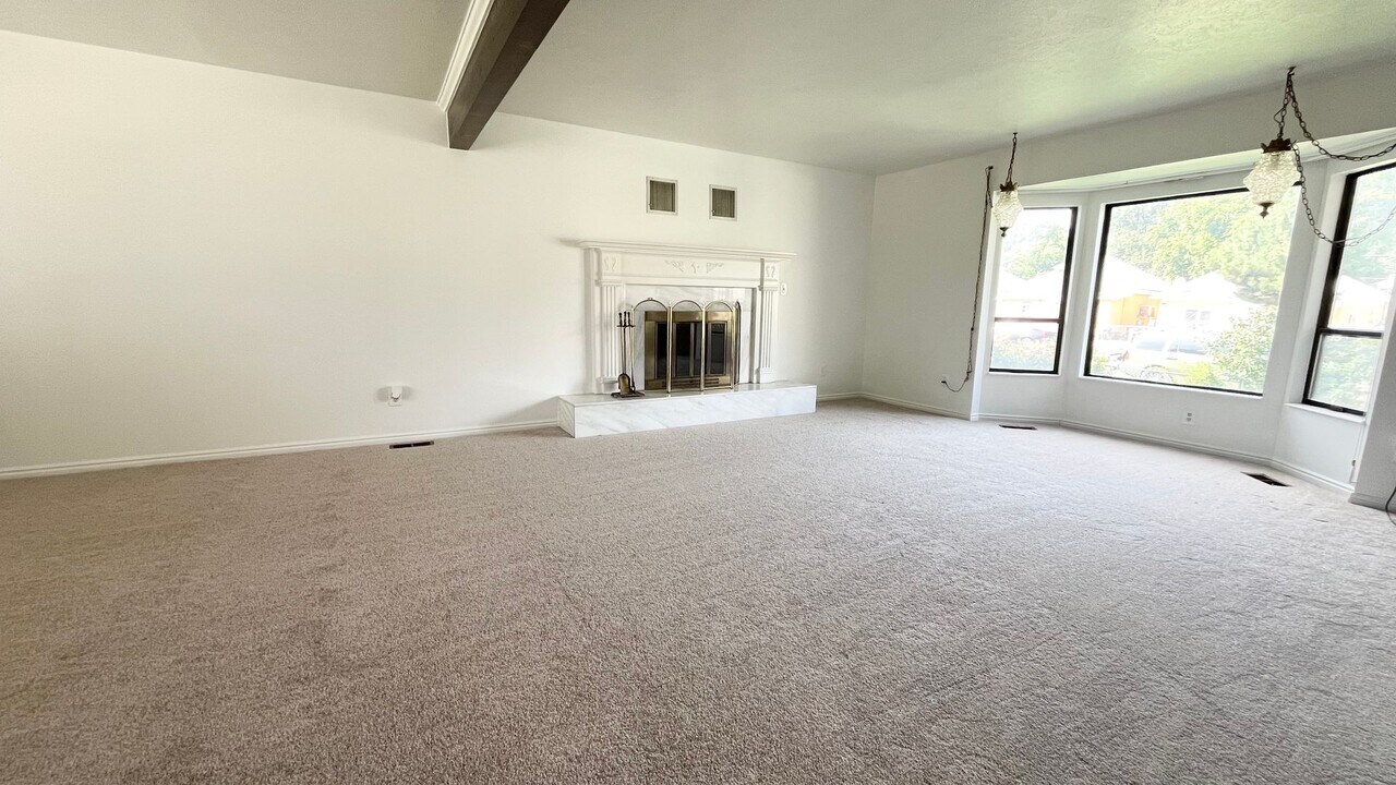 825 W Arapahoe Ave in Salt Lake City, UT - Building Photo