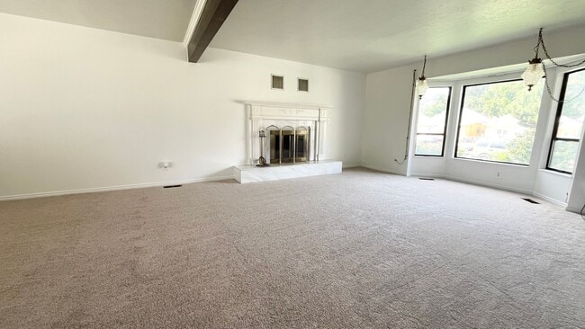 property at 825 W Arapahoe Ave
