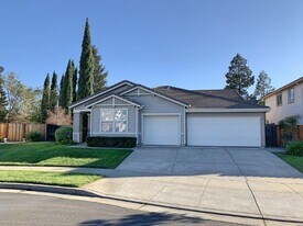 1714 River Oaks Cir in Fairfield, CA - Building Photo