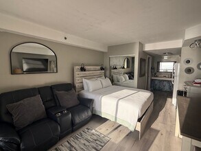 2700 N Atlantic Ave in Daytona Beach, FL - Building Photo - Building Photo