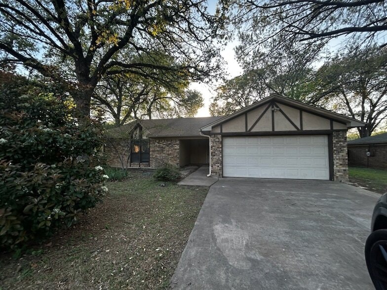 2716 Sibley Dr in Arlington, TX - Building Photo