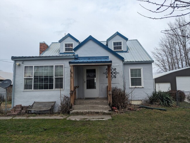 property at 1411 Powers Ave