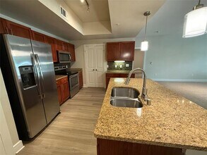 2525 N Henderson Ave in Dallas, TX - Building Photo - Building Photo