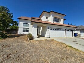 1842 Loma Linda Cir in Los Banos, CA - Building Photo