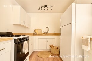 11940 Laurelwood Dr, Unit 18 in Los Angeles, CA - Building Photo