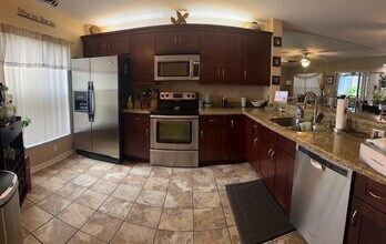 1244 W Lakes Dr in Deerfield Beach, FL - Foto de edificio - Building Photo