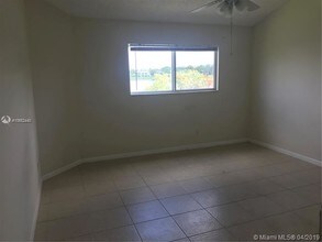 3409 NW 44th St-Unit -201 in Lauderdale Lakes, FL - Building Photo - Building Photo