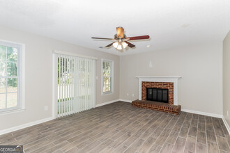 1384 Grindenwald Dr in Jonesboro, GA - Building Photo - Building Photo