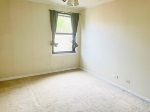 525 W Aldine Ave, Unit 401 in Chicago, IL - Building Photo - Building Photo
