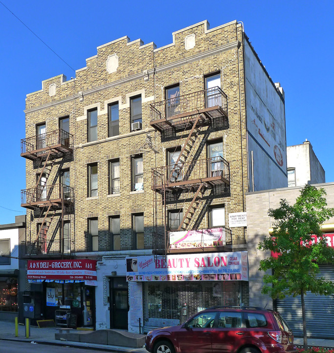 3426 Steinway St in Astoria, NY - Building Photo