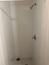 5127 1/2 Marathon St, Unit 5127 1/2 in Los Angeles, CA - Foto de edificio - Building Photo