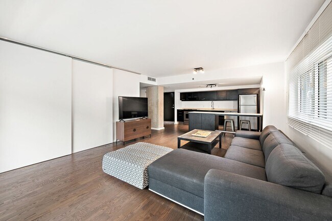 350 Blvd. De Maisonneuve Ouest in Montréal, QC - Building Photo - Building Photo