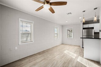 2612 Rogers Ave-Unit -B in Austin, TX - Building Photo - Building Photo