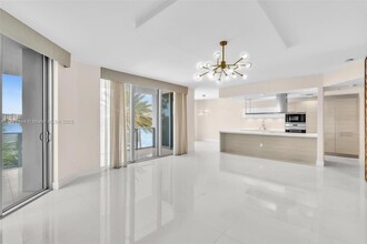 17301 Biscayne Blvd, Unit 210 in Aventura, FL - Building Photo - Building Photo