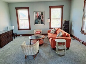 2254 Monroe Ave in Norwood, OH - Foto de edificio - Building Photo
