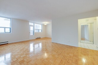 10 Huntley St in Toronto, ON - Building Photo - Building Photo