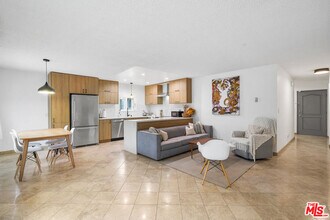 1045 S Bedford St in Los Angeles, CA - Building Photo - Building Photo