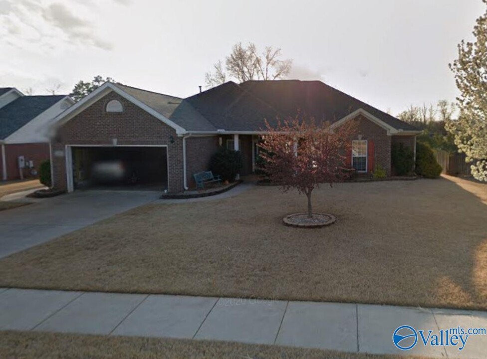 126 Liverpool Dr in Madison, AL - Foto de edificio