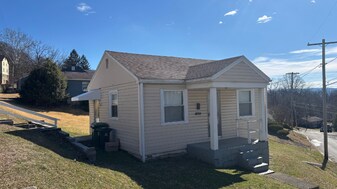 477 Hudson St in Morgantown, WV - Building Photo