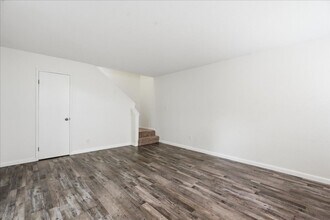 1515 Hood Rd in Sacramento, CA - Building Photo - Building Photo