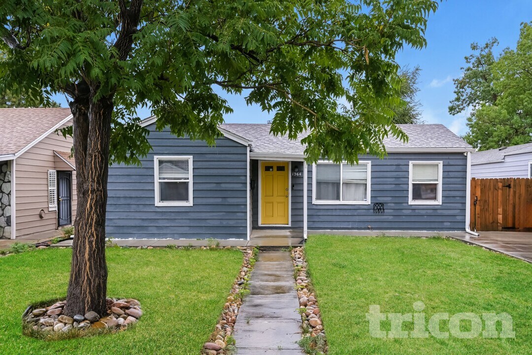 1364 Ironton St in Aurora, CO - Building Photo