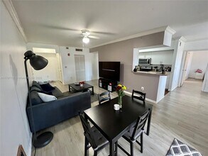 101 SW 117th Ave in Pembroke Pines, FL - Building Photo - Building Photo