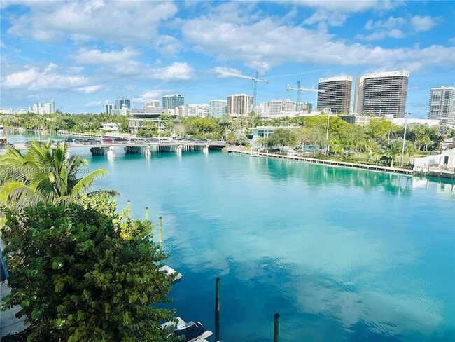 9501 E Bay Harbor Dr, Unit 5B in Bay Harbor Islands, FL - Foto de edificio - Building Photo