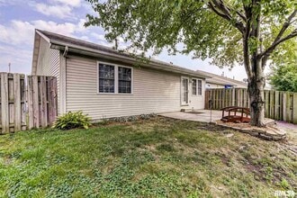 3209 Sequoia Dr in Springfield, IL - Foto de edificio - Building Photo