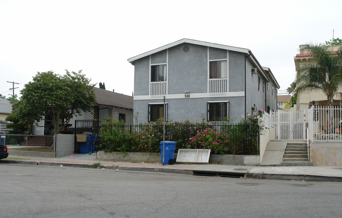 210 S Hoover St in Los Angeles, CA - Building Photo