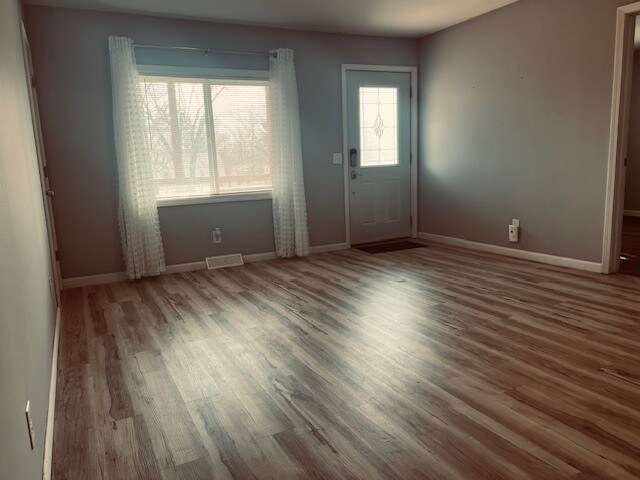 215 Dee St in Troy, MO - Building Photo