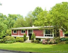 4 Split Timber Pl in Greenwich, CT - Building Photo