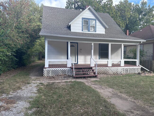 property at 1604 N Fairview Ave