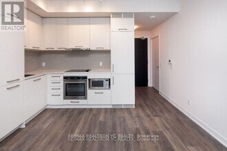 87-4187 Peter St in Toronto, ON - Building Photo - Building Photo
