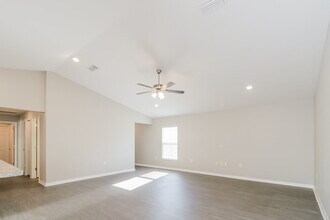11821 Stone Pine St in Riverview, FL - Building Photo - Building Photo