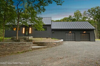 106 Chestnut Hill Rd in Woodstock, NY - Building Photo - Building Photo
