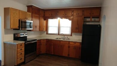 408 N Main St in Eaton Rapids, MI - Building Photo - Building Photo