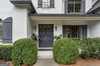 90 Spruell Springs Rd in Sandy Springs, GA - Foto de edificio - Building Photo