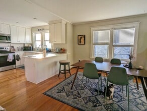 28 Fairmount Ave, Unit 2 in Somerville, MA - Foto de edificio - Building Photo