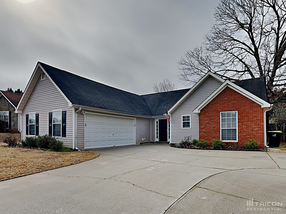 325 Plantation Blvd in Stockbridge, GA - Building Photo