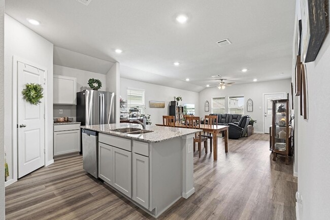 405 Perry Pl in Rockdale, TX - Building Photo - Building Photo