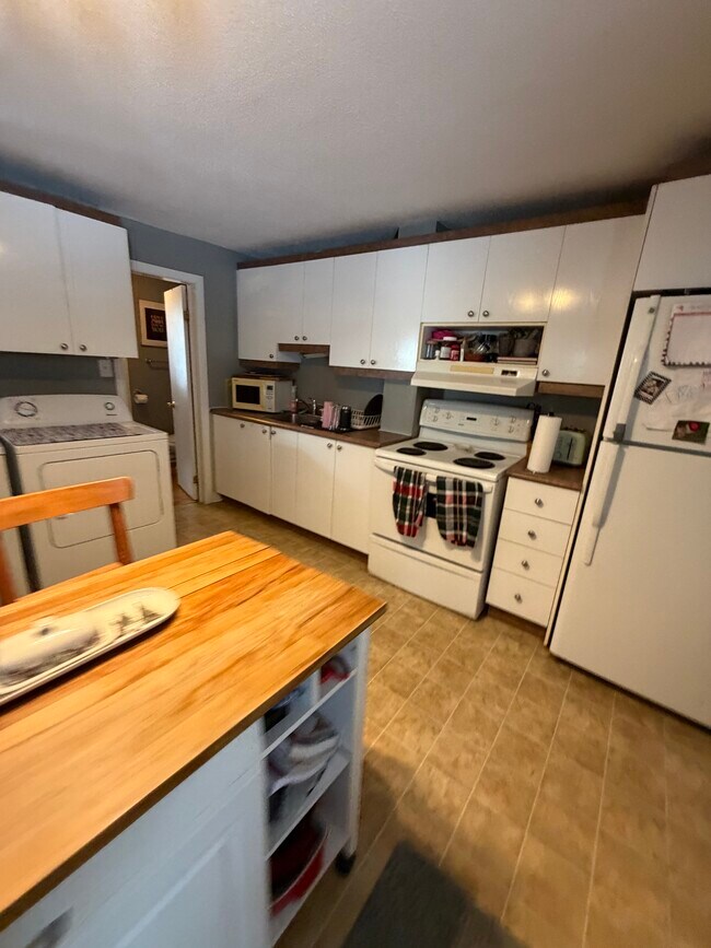 17 Rue Sainte-Hélène in Gatineau, QC - Building Photo - Building Photo