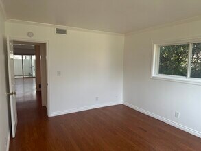 933 W Huntington Dr in Arcadia, CA - Building Photo - Building Photo